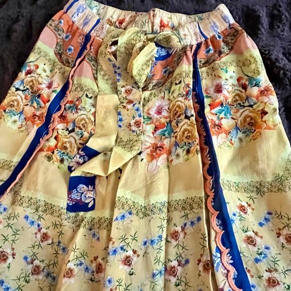 JOHNNY WAS Floral Print Scalloped Edge Tie Waist Pants - Picture 4 of 15